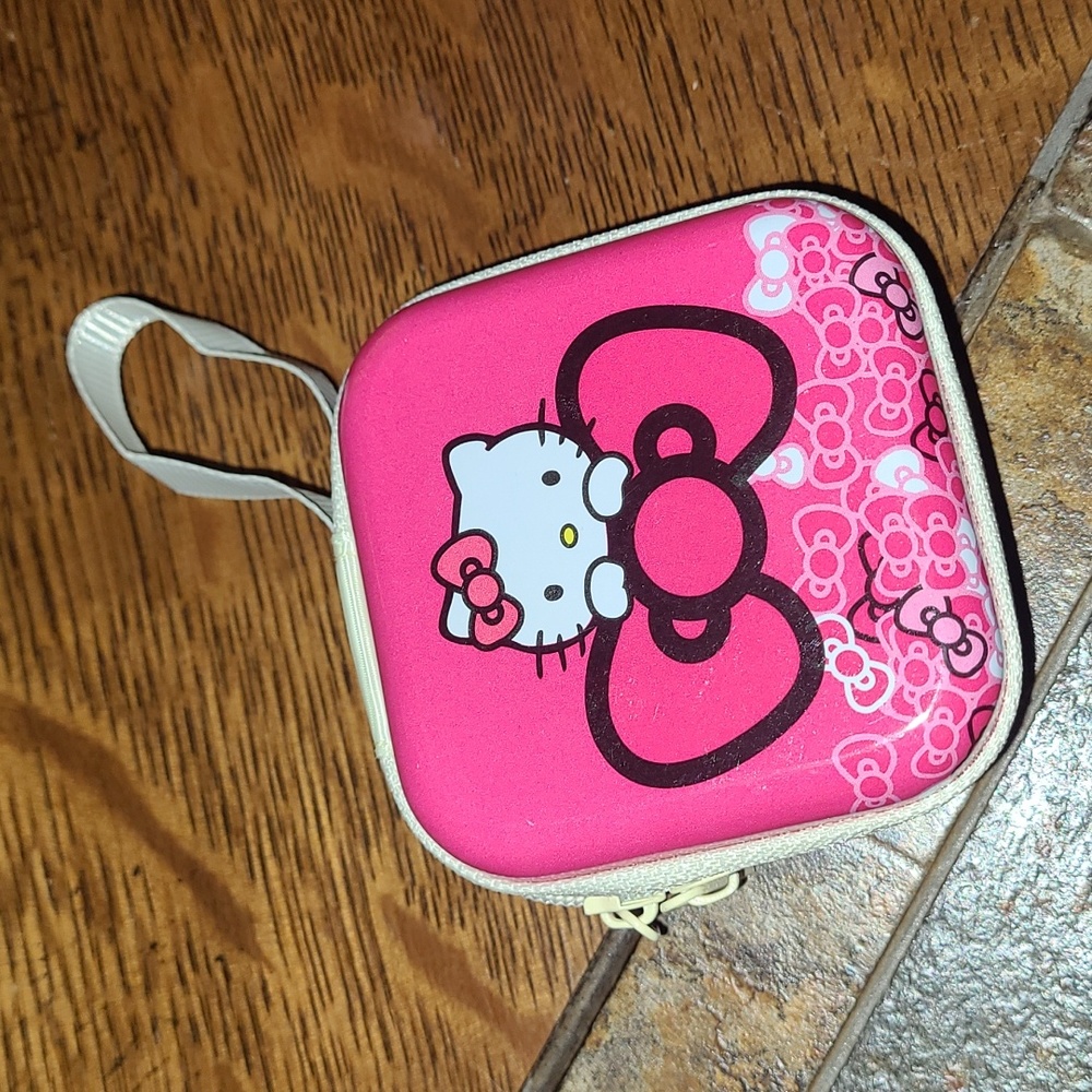 Hello Kitty Earbud Hard Case - Picture 11 of 15